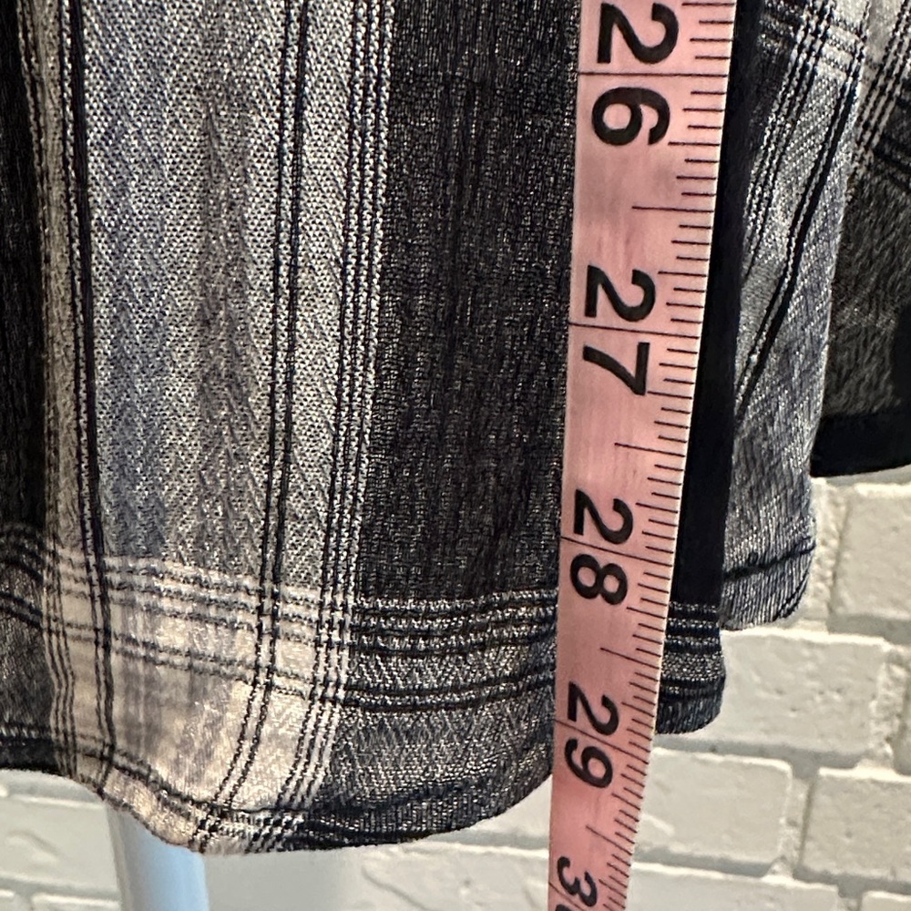 Universal Thread Black & White Plaid V-Neck Dolman Top - Picture 9 of 13
